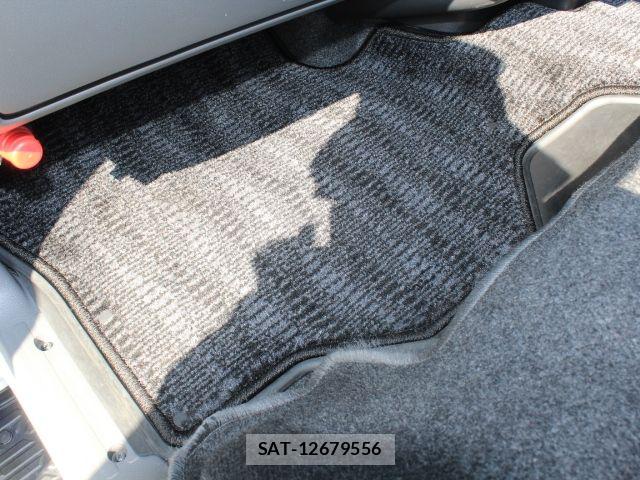 Nissan NV350 Caravan 2021-08 8563068-18