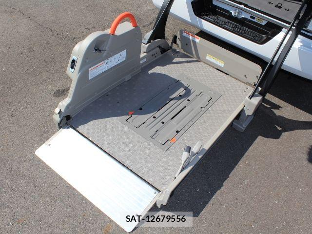 Nissan NV350 Caravan 2021-08 8563068-2