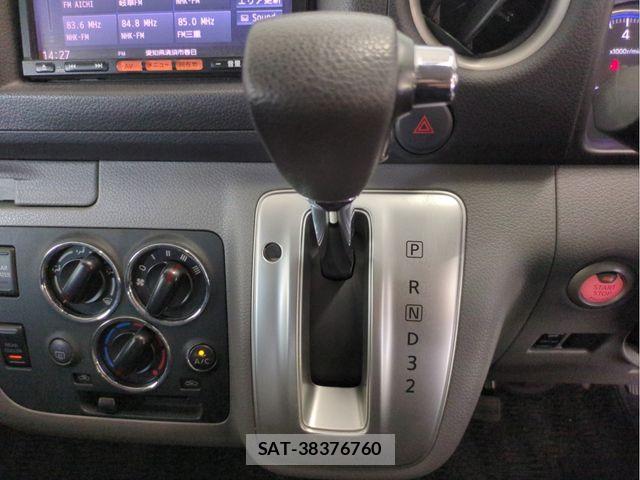 Nissan NV350 Caravan 2015-10 8563072-10