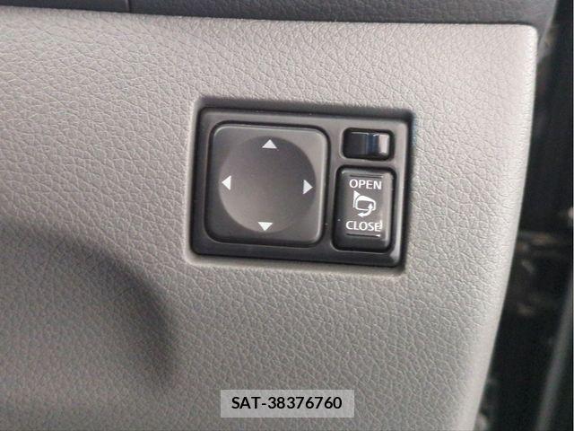 Nissan NV350 Caravan 2015-10 8563072-13