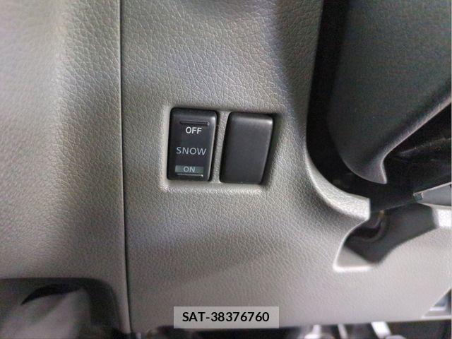 Nissan NV350 Caravan 2015-10 8563072-14
