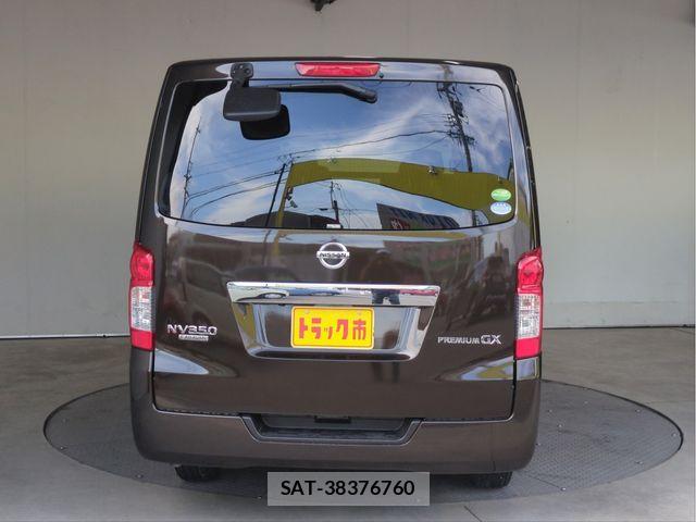 Nissan NV350 Caravan 2015-10 8563072-18