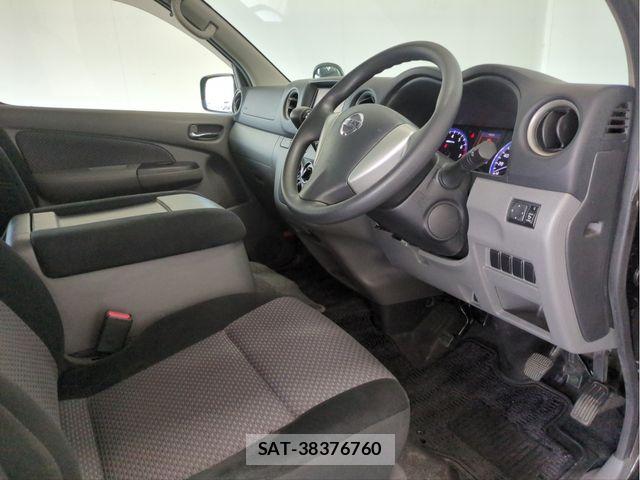 Nissan NV350 Caravan 2015-10 8563072-25