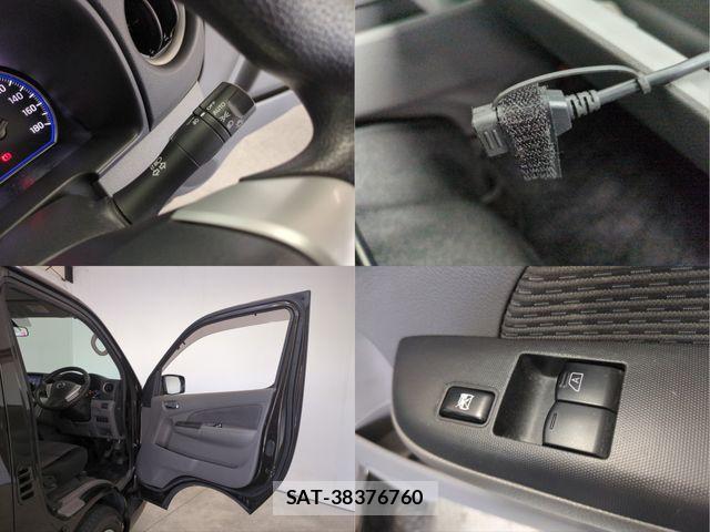 Nissan NV350 Caravan 2015-10 8563072-28