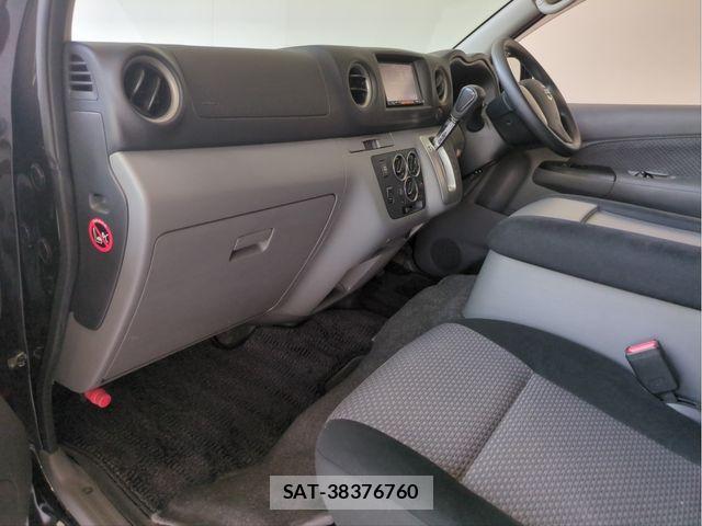 Nissan NV350 Caravan 2015-10 8563072-2