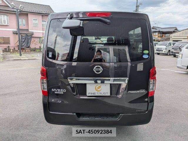 Nissan NV350 Caravan 2013-07 8628221-17