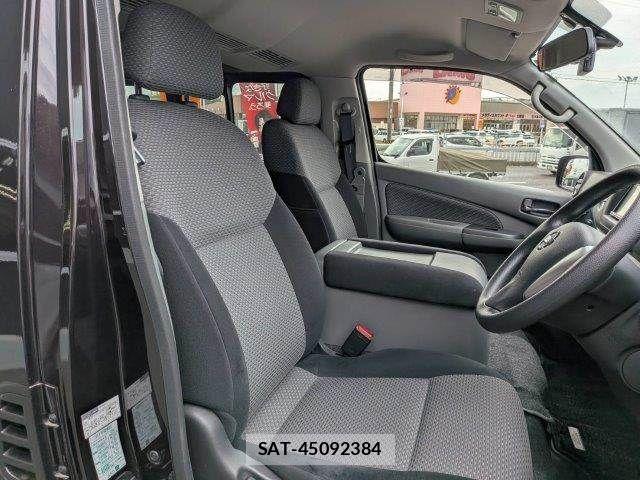Nissan NV350 Caravan 2013-07 8628221-6