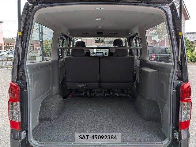 Nissan NV350 Caravan 2013-07 8628221-8