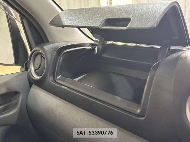 Nissan NV350 Caravan 2021-06 8628223-20