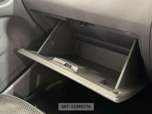 Nissan NV350 Caravan 2021-06 8628223-21