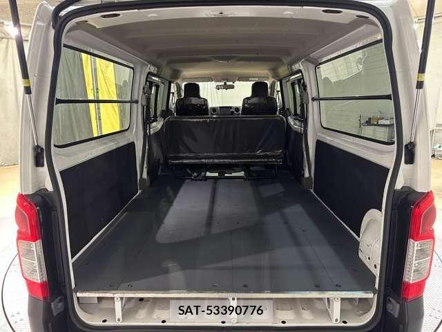 Nissan NV350 Caravan 2021-06 8628223-22