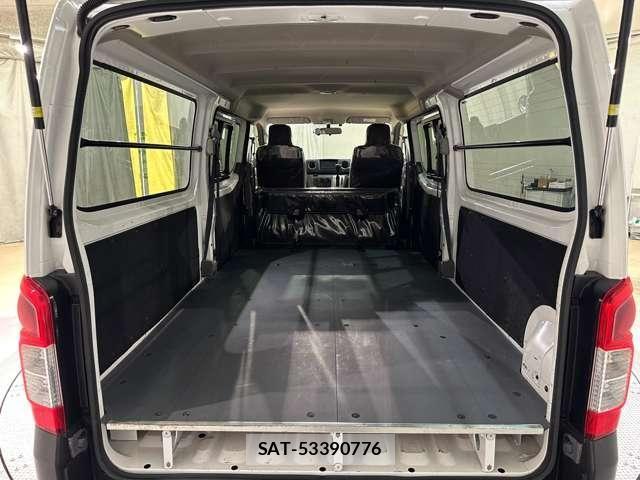 Nissan NV350 Caravan 2021-06 8628223-23