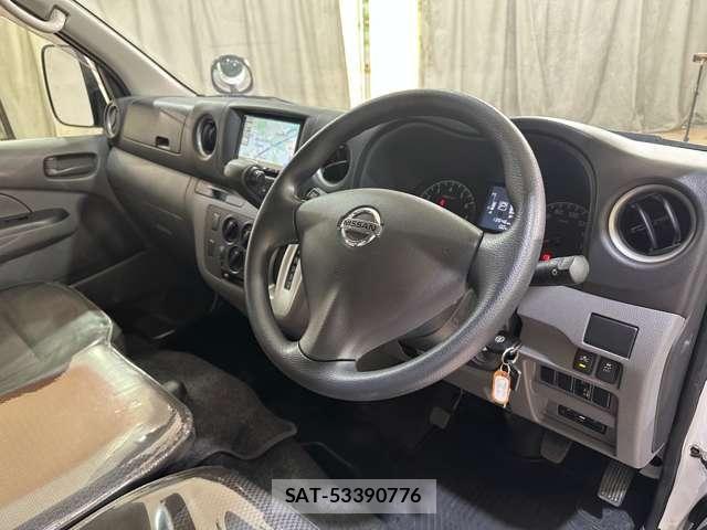 Nissan NV350 Caravan 2021-06 8628223-8
