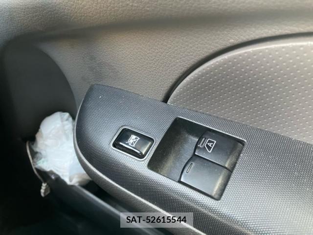 Nissan NV350 Caravan 2015-09 8628222-16
