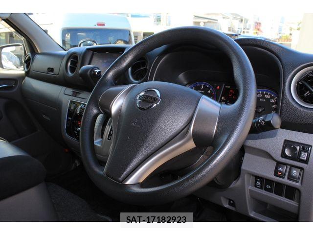 Nissan NV350 Caravan 2021-03 8628220-16