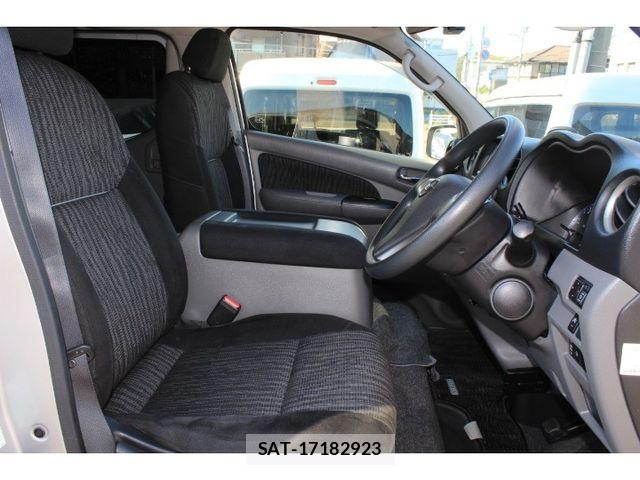 Nissan NV350 Caravan 2021-03 8628220-18
