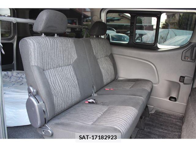 Nissan NV350 Caravan 2021-03 8628220-19