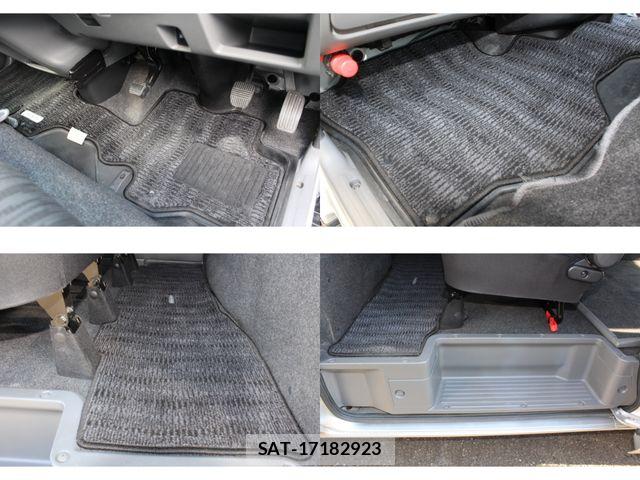 Nissan NV350 Caravan 2021-03 8628220-21