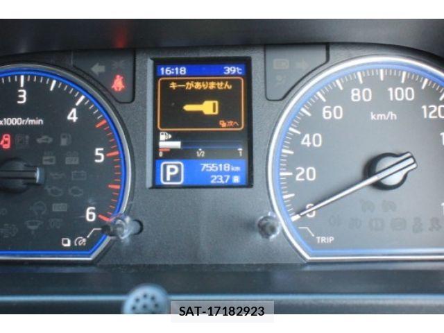 Nissan NV350 Caravan 2021-03 8628220-29