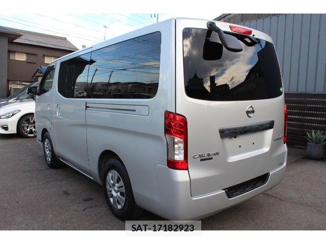 Nissan NV350 Caravan 2021-03 8628220-3