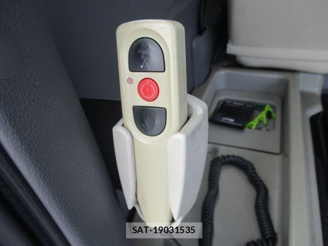 Nissan NV350 Caravan 2014-04 8666695-9