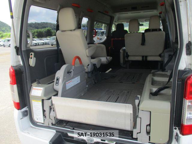 Nissan NV350 Caravan 2014-04 8666695-10