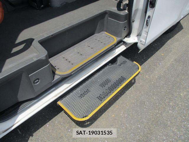Nissan NV350 Caravan 2014-04 8666695-13