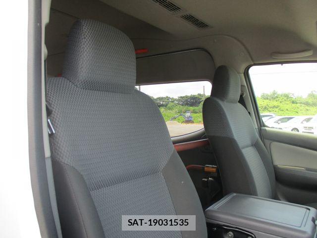 Nissan NV350 Caravan 2014-04 8666695-18