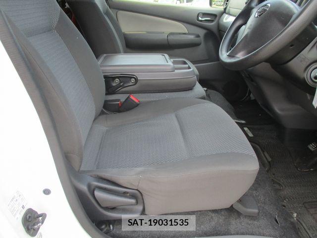 Nissan NV350 Caravan 2014-04 8666695-19