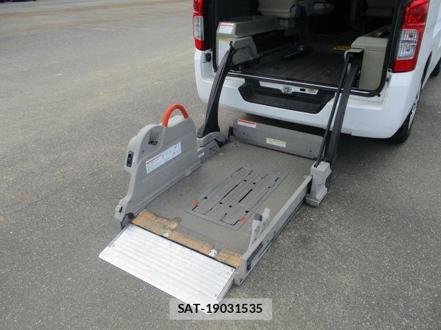 Nissan NV350 Caravan 2014-04 8666695-6