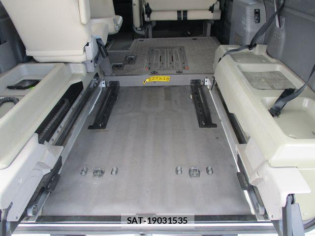 Nissan NV350 Caravan 2014-04 8666695-7