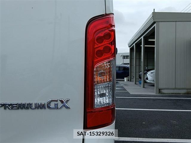Nissan NV350 Caravan 2021-07 8660836-12