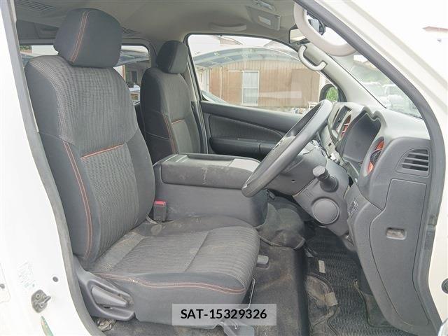 Nissan NV350 Caravan 2021-07 8660836-14