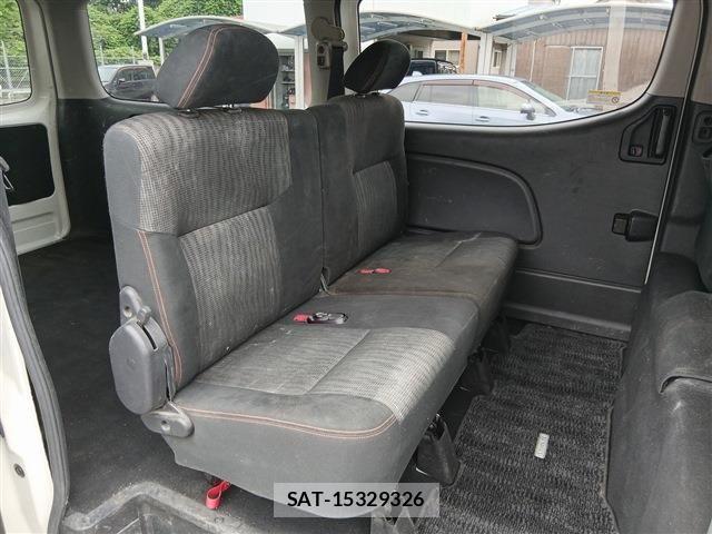 Nissan NV350 Caravan 2021-07 8660836-15