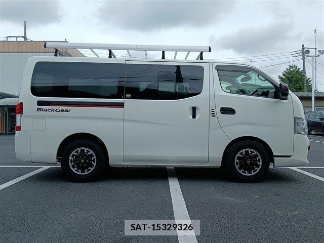 Nissan NV350 Caravan 2021-07 8660836-8