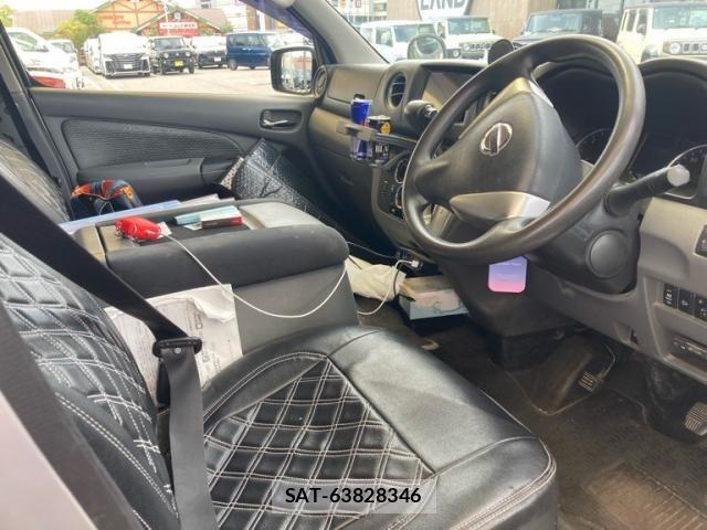 Nissan NV350 Caravan 2012-11 8660837-11