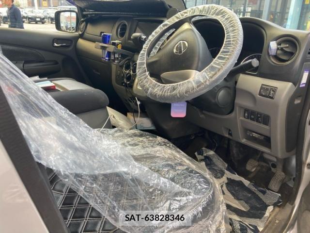 Nissan NV350 Caravan 2012-11 8660837-14