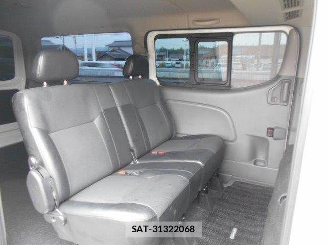 Nissan NV350 Caravan 2017-08 8660838-10
