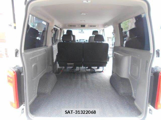 Nissan NV350 Caravan 2017-08 8660838-12