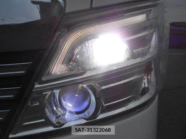 Nissan NV350 Caravan 2017-08 8660838-14