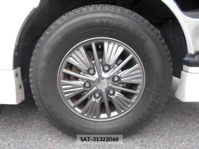 Nissan NV350 Caravan 2017-08 8660838-16