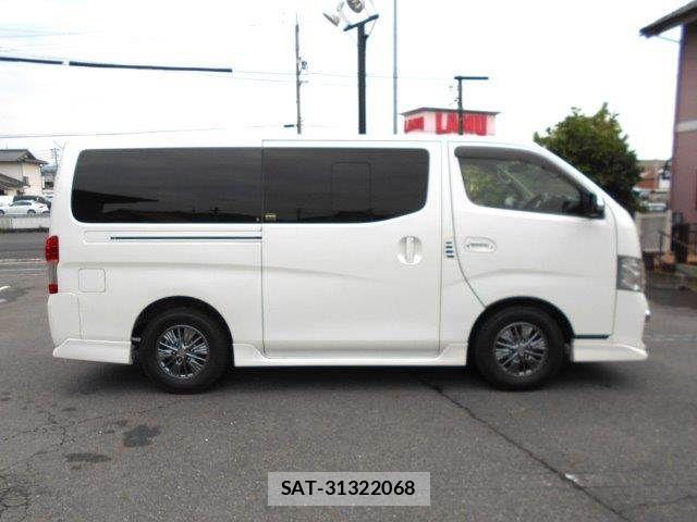 Nissan NV350 Caravan 2017-08 8660838-19