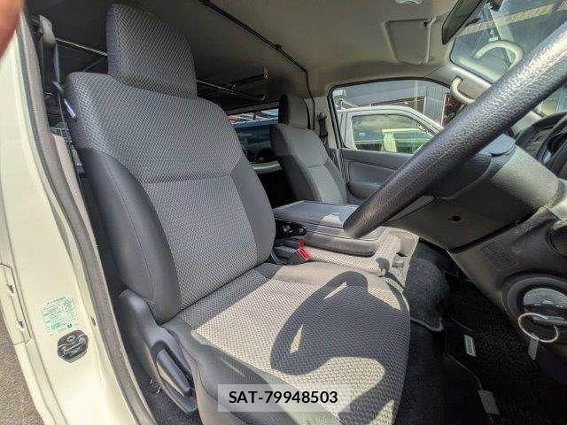 Nissan NV350 Caravan 2020-06 8666694-7