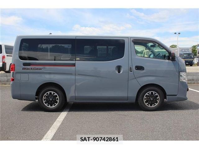 Nissan NV350 Caravan 2021-05 8660834-10