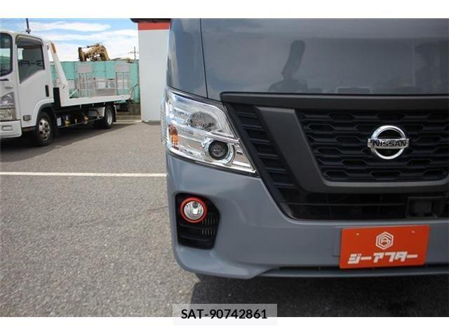Nissan NV350 Caravan 2021-05 8660834-12