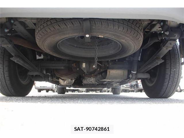 Nissan NV350 Caravan 2021-05 8660834-16