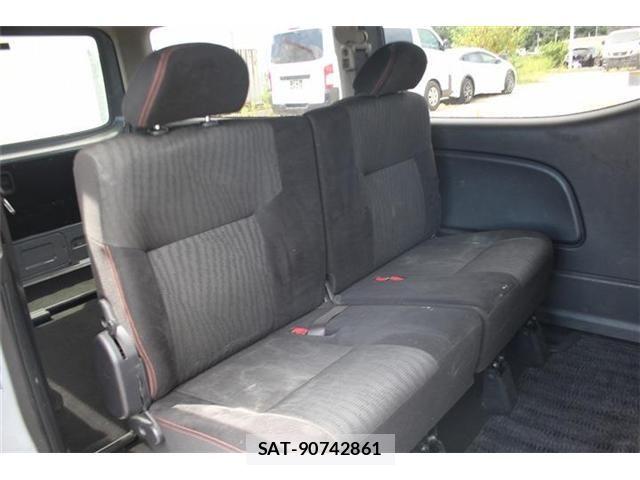 Nissan NV350 Caravan 2021-05 8660834-19