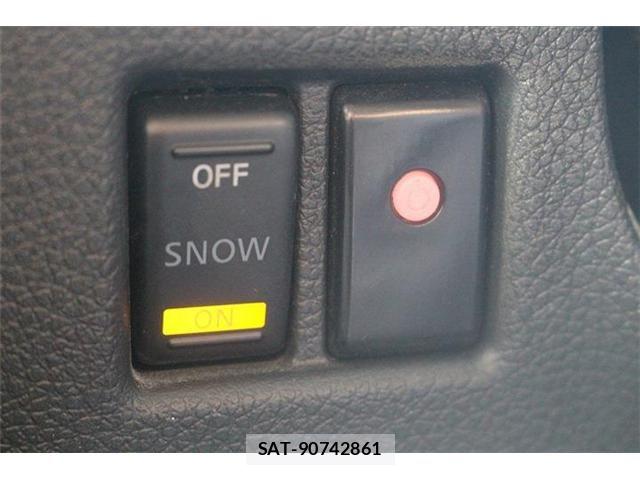 Nissan NV350 Caravan 2021-05 8660834-25