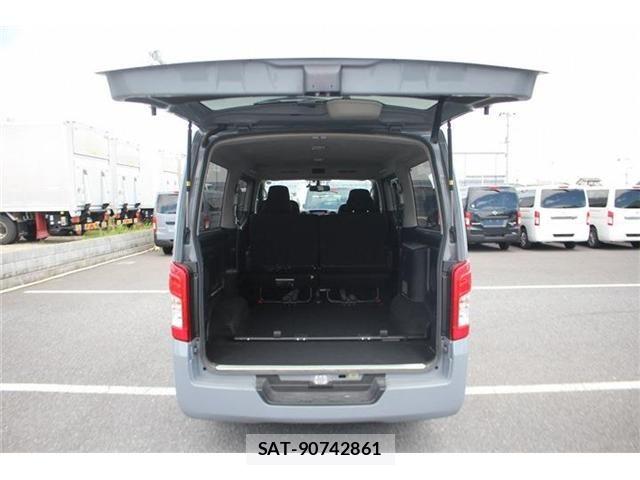 Nissan NV350 Caravan 2021-05 8660834-28