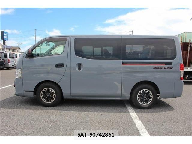 Nissan NV350 Caravan 2021-05 8660834-8